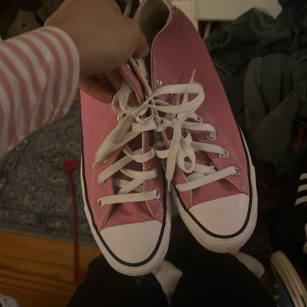 pink converse